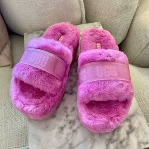 Women’s Ugg®️ Pink Fluffy Slides